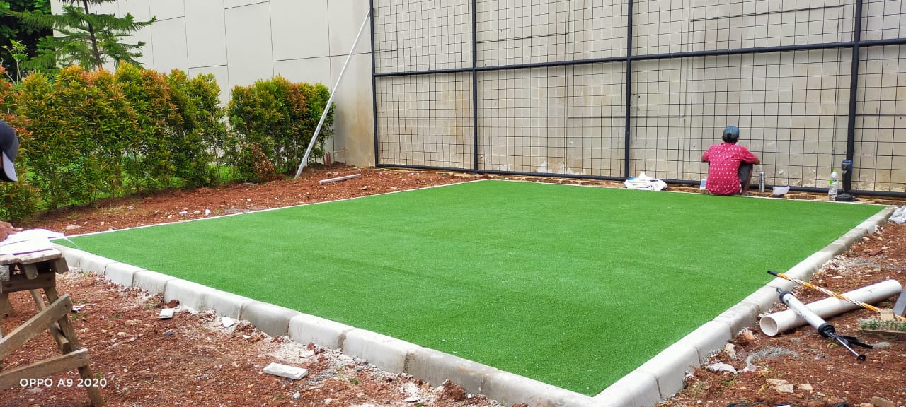 rumput sintetis halaman rumah